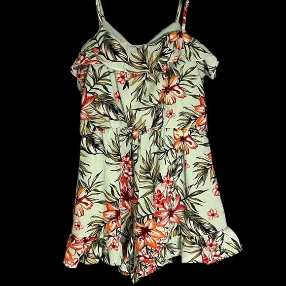 Green Floral Romper Junior’s Size Small Lined City Triangles Ruffle Neck & Trim - Picture 2 of 8
